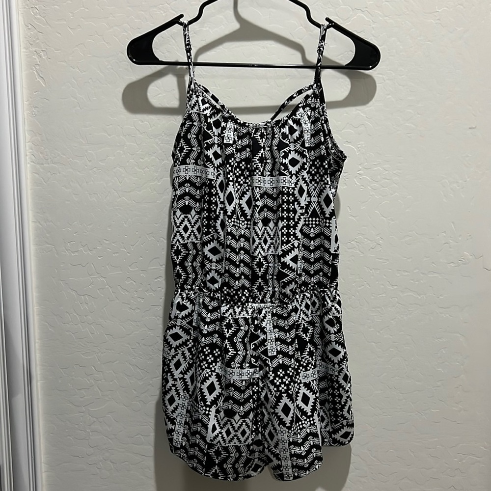Arizona Jean Company Romper with Pockets. Size Small